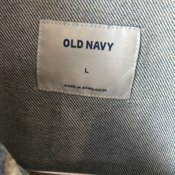 Old Navy Cropped denim jacket with distressing, light wash size large - Picture 2 of 5